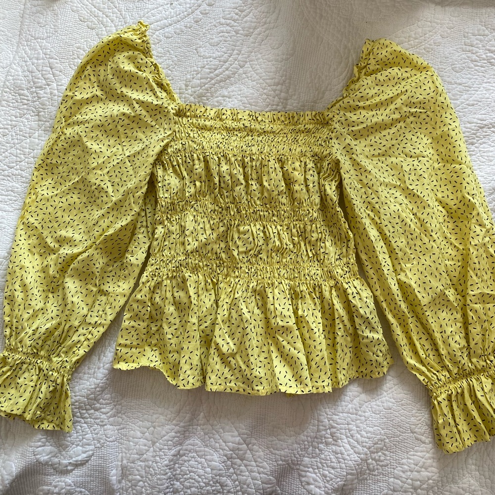 Fun yellow spring top!